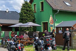 Soud dal za uši úřadům, které jen tak napařily zmrzlináři místo sedmi stovek poplatek 30 tisíc - Novinky